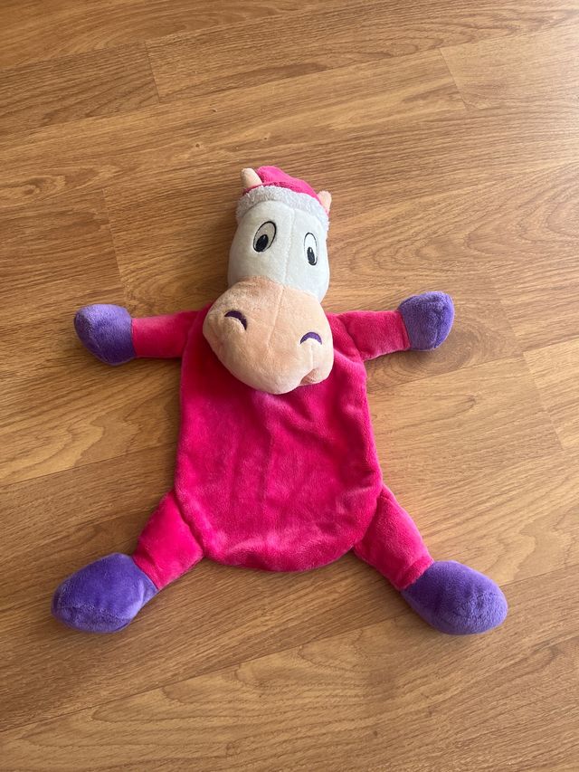 Peluche de caballo rosa con gorro