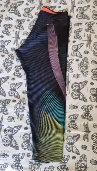Oysho Mallas Deportivas Midi Multicolor + camiseta