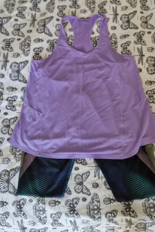Oysho Mallas Deportivas Midi Multicolor + camiseta