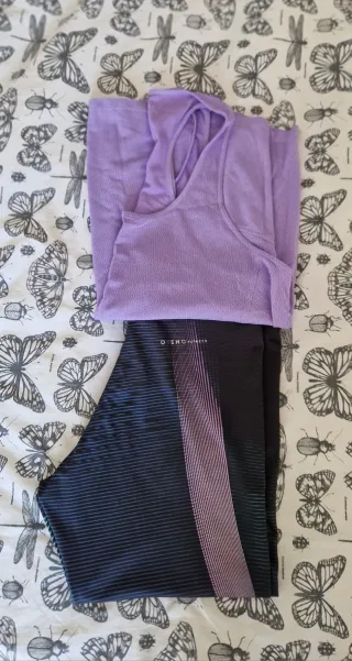 Oysho Mallas Deportivas Midi Multicolor + camiseta