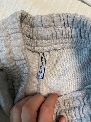 Pantalón de chándal Stradivarius gris