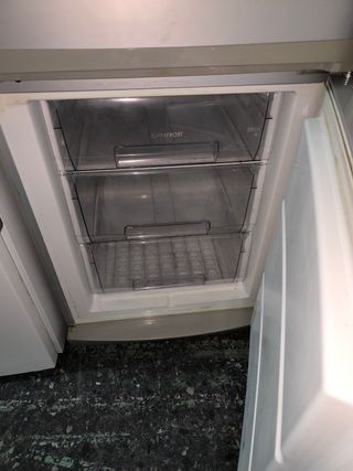 Nevera Privileg sólo funciona el frigo 