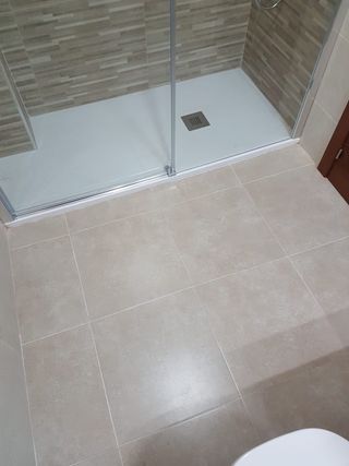 REFORMAS SUELOS BAÑOS ALMERIA 624 51 69 04
