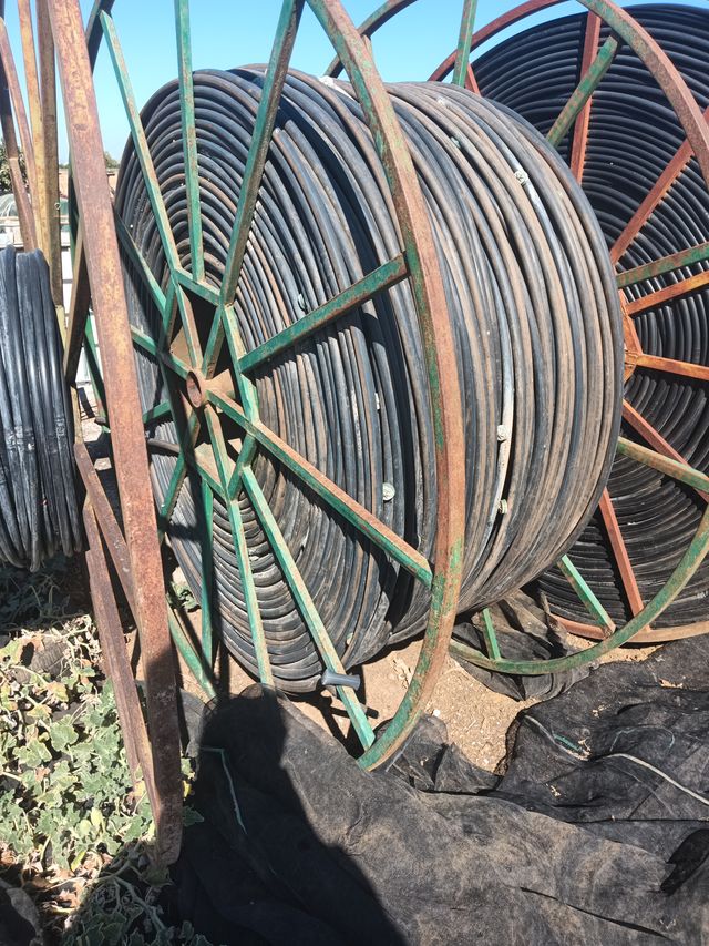 Carrete tubería riego con goteros
