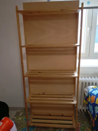 Estantería de madera