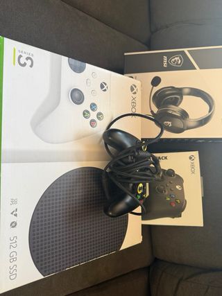 Xbox Series S bianca con accessori