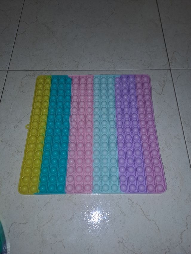 Tapete Gigante Pop It Arcoíris