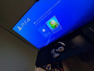 PS4 Pro + Mando y Cascos 