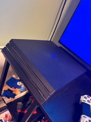 PS4 Pro + Mando y Cascos 