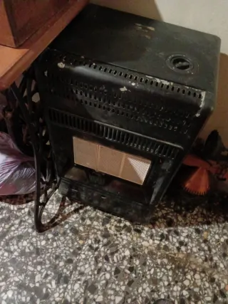 Estufa de butano negra