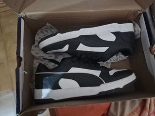 Zapatillas Fila Negras, Rojas y Blancas