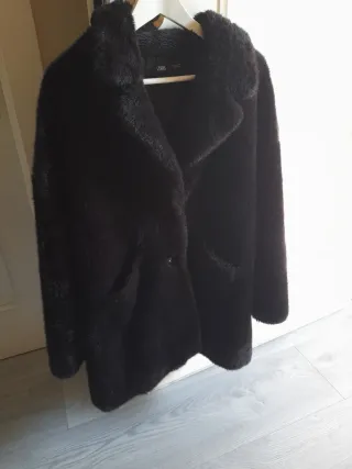 Abrigo pelo Zara negro