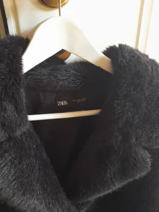 Abrigo pelo Zara negro