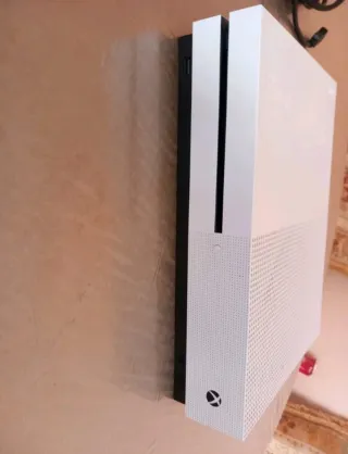 Xbox One S White + 4 giochi