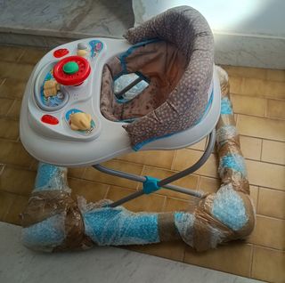 Girello per bambini con giochi