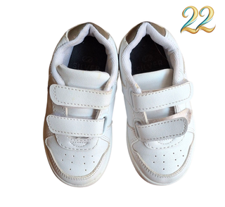 Sapatilhas Brancas 22