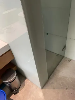 Mampara de ducha en esquina
