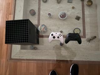 Xbox One X con 2 controller