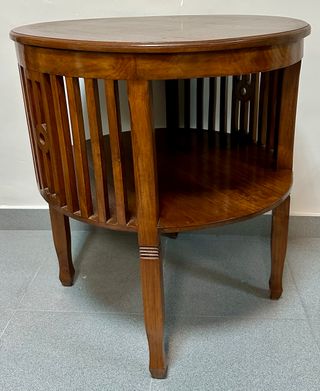 Mesa Velador / Licorera de madera estilo colonial.