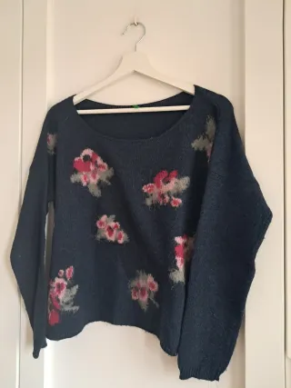 Jersey lana azul marino cuello barca flores