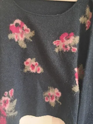 Jersey lana azul marino cuello barca flores