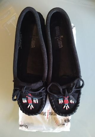 Mocasines Minnetonka Thunderbird Ante Negro