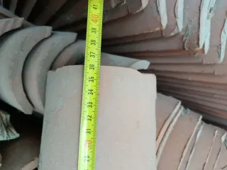 Tejas pequeñas de barro , aprox 230 unidades