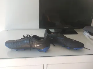 Botas de fútbol Nike para césped artificial
