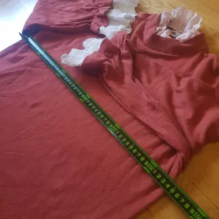 Blusa marrón romántica con encaje