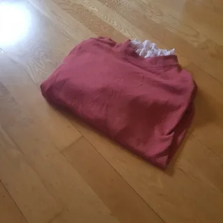 Blusa marrón romántica con encaje