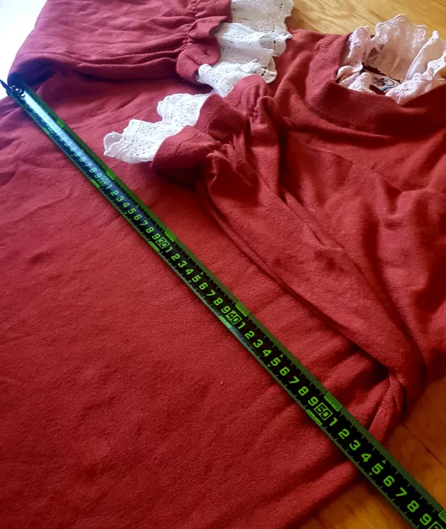 Blusa marrón romántica con encaje