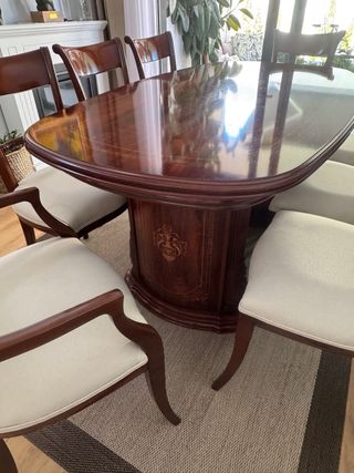 Mesa de comedor estilo clásico