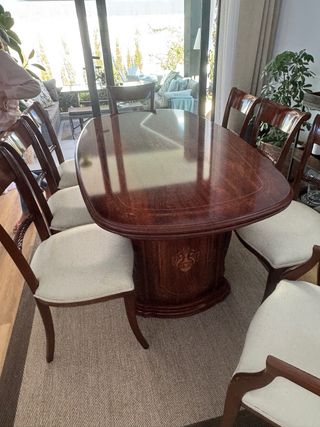 Mesa de comedor estilo clásico