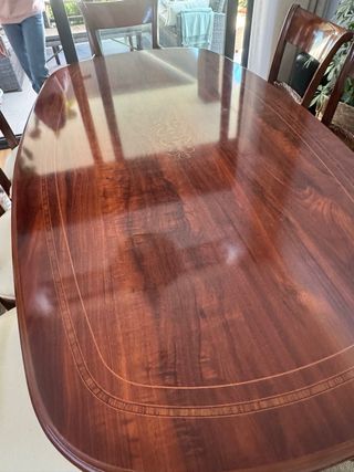 Mesa de comedor estilo clásico