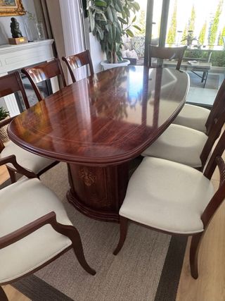 Mesa de comedor estilo clásico