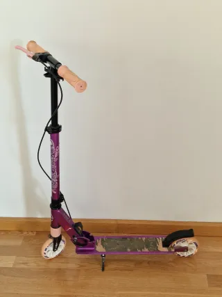 Patinete morado para niña