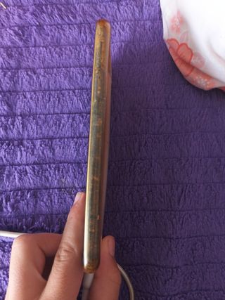 Teléfono móvil en carga