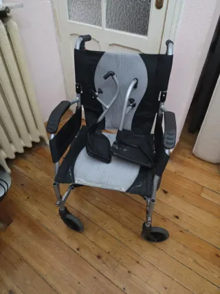 Silla de ruedas Karma, plegable y ligera
