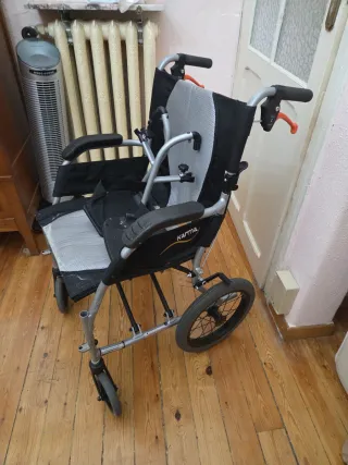 Silla de ruedas Karma, plegable y ligera