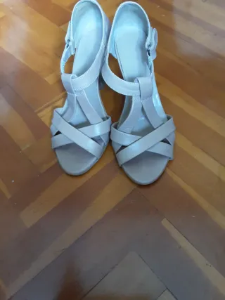 Zapatos elegantes beige
