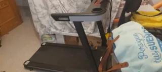 Cinta de correr poco usada.