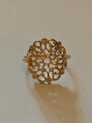 Anillo dorado filigrana