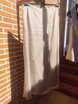 Conjunto falda y chaqueta beige