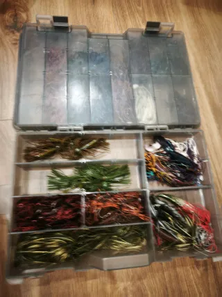 Caja de señuelos de pesca