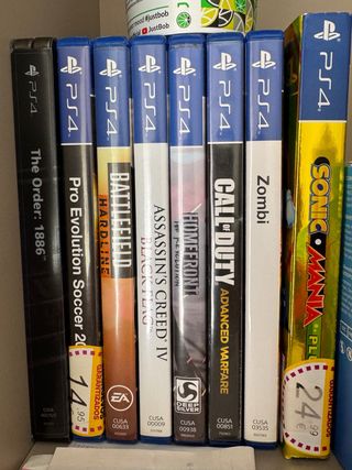 PS4 1TB + 2 Mandos + 8 Juegos prácticamente nueva 