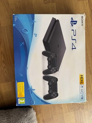 PS4 1TB + 2 Mandos + 8 Juegos prácticamente nueva 