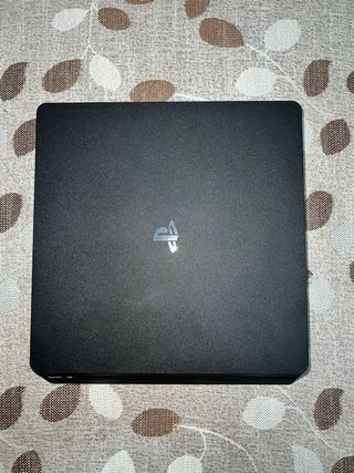 PS4 Slim Negra + Mando + Juegos
