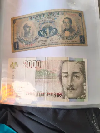 Billetes de Colombia 1 Peso Oro y 2000 Pesos