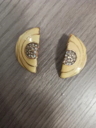 Pendientes vintage beige y dorados