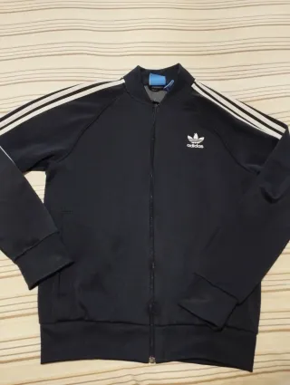 Chaqueta Adidas Negra con Rayas Blancas